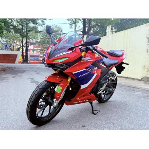 Bán xe HonDa Cbr150R giá 4x triệu Bán xe HonDa Cbr150R giá 4x triệu